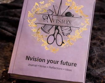 Notizbuch mit Nähmotiv von Nvision | Hardcover-Notizbuch mit wattiertem Einband