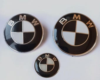 logo BMW, emblema sul volante, cofano, bagagliaio