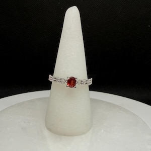 Robijnkleurige verstelbare ring | Rode edelsteenring | Sierlijke statementring | Cadeau voor haar | Sunset Meadow Stone Co