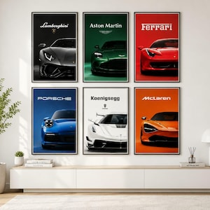 Könnte beinhalten: Ein Set aus sechs gerahmten Wandbildern mit Luxus-Sportwagen. Die Poster zeigen einen schwarzen Lamborghini, einen grünen Aston Martin, einen roten Ferrari, einen blauen Porsche, einen weißen Koenigsegg und einen orangen McLaren.
