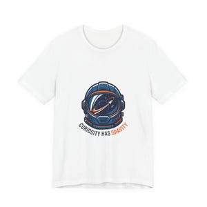 shirt La curiosité a la gravité | Patch mission spatiale, casque d'astronaute