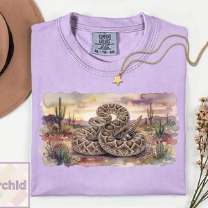 Camiseta con estampado de serpiente de cascabel en acuarela / Camiseta de fauna del desierto / Regalo para amantes de los reptiles del oeste / Camiseta para amantes de las serpientes / Camiseta vintage del suroeste Comfort Colors imagen 4