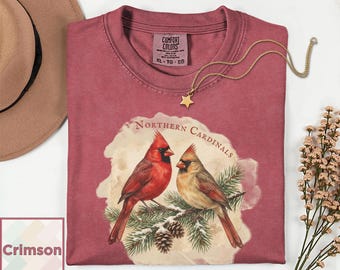 Maglietta vintage con cardinale / Regalo per osservatori di uccelli con cardinale settentrionale, colori comfort / Maglietta con natura invernale / Maglietta con uccello natalizio / Maglietta con illustrazione
