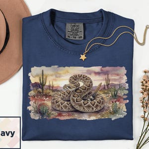 Camiseta con estampado de serpiente de cascabel en acuarela / Camiseta de fauna del desierto / Regalo para amantes de los reptiles del oeste / Camiseta para amantes de las serpientes / Camiseta vintage del suroeste Comfort Colors imagen 11