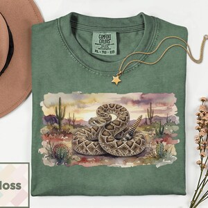 Camiseta con estampado de serpiente de cascabel en acuarela / Camiseta de fauna del desierto / Regalo para amantes de los reptiles del oeste / Camiseta para amantes de las serpientes / Camiseta vintage del suroeste Comfort Colors imagen 7