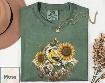 Maglietta con cardellino e girasole / Maglietta botanica vintage / Regalo con uccelli in stile cottagecore / Maglietta per appassionati di birdwatching / Maglietta floreale naturale Comfort Colors® 1717