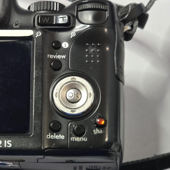 Kodak Easyshare Z712 IS 7.1 MP Digital Camera W/ Battery, Neck