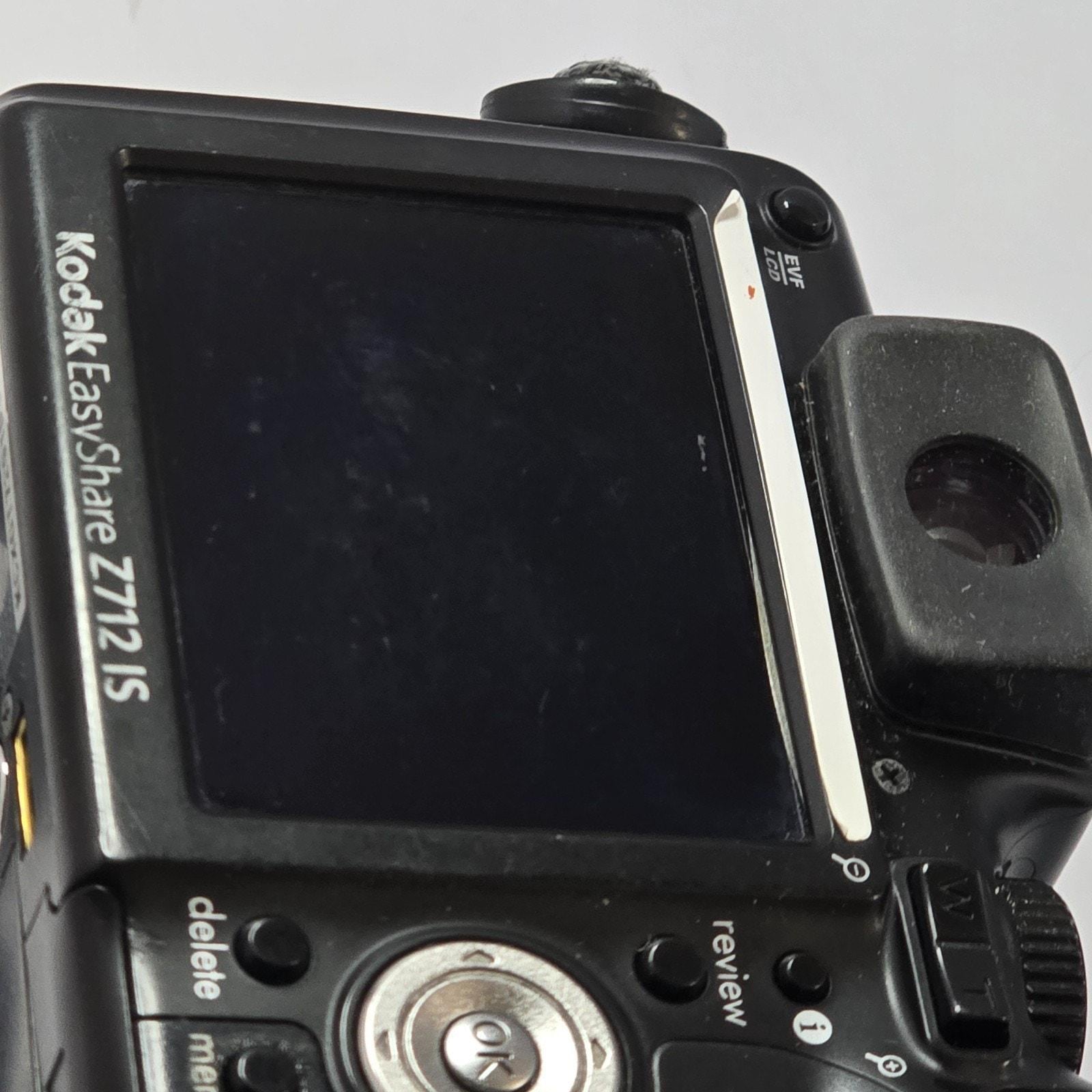 Kodak Easyshare Z712 IS 7.1 MP Digital Camera W/ Battery, Neck