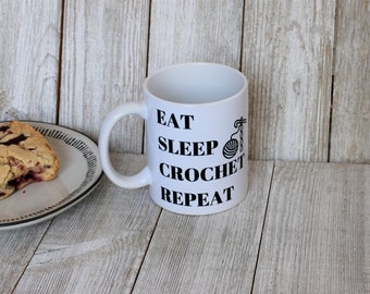 Geschenk für Crocheters, Eat Sleep Crochet Kaffeetasse, Humorvolle Spruch Kaffeetasse, Lustige Teetasse, Dumme Wortspiel Tasse