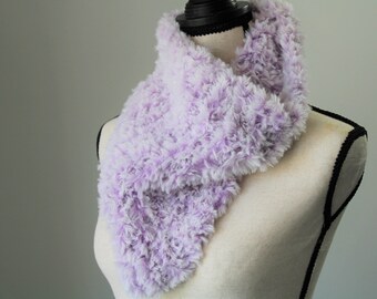 Knitted Faux Fur Bandana Cowl, Soft Lavender Cowl, Thick Warm Knit Scarf, Pale Purple Vegan Friendly Scarf