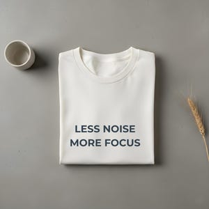 Camiseta de productividad, camiseta minimalista de trabajo profundo, camiseta de menos ruido y más concentración, ropa para la concentración