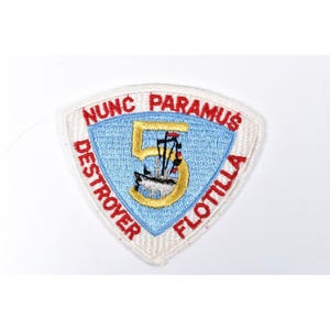 US Navy Desflot 5 "NUNC PARAMUS" Patch - Destroyer Flotilla, Cold War Era 3.5"