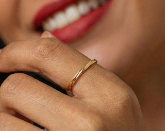 Bague torsadée minimaliste, bague empilable personnalisée, bague en or 14 carats, bague de tous les jours, bijoux faits main, cadeau de mariage, cadeau d'anniversaire pour elle,
