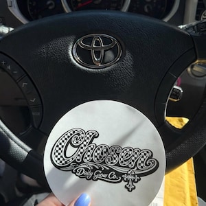 Pegatina redonda con el logotipo de la escritura elegida / Pegatina transparente para exteriores