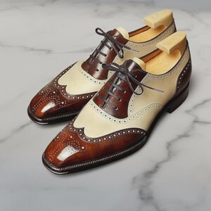 Tweekleurige brogueschoenen met vleugeltip voor heren, handgemaakt | Leren geklede schoenen | Op maat gemaakte formele schoenen