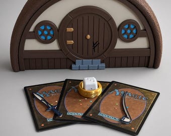 Caja para mazos Hobbit Hole impresa en 3D, caja para mazos MTG Commander con capacidad para 100 cartas con fundas.