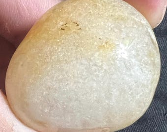Cream Quartz Worry Stone – Hand-Polished Calming Meditation Stone