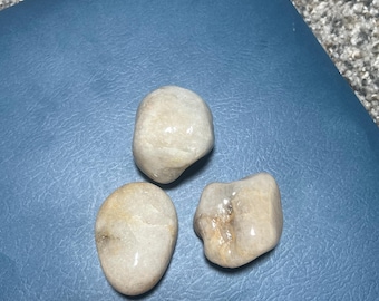 Set van 3 melkkwarts rivierstenen – gepolijste helende kristallen voor meditatiedecor