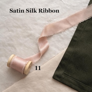 Salviagröna bröllopsplaceringskort med sidenband, personliga namnetiketter (8,5 x 5 cm) Blush Pink 11