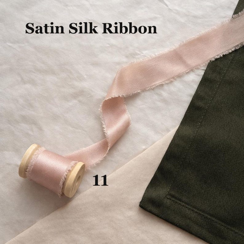 Salviagröna bröllopsplaceringskort med sidenband, personliga namnetiketter (8,5 x 5 cm) Blush Pink 11