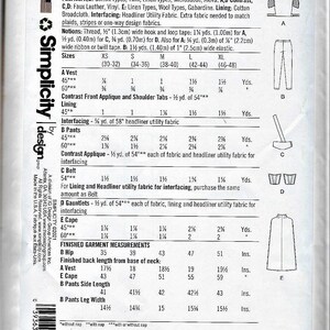 Pu&ograve; includere: Istruzioni di cucito per un costume da uomo con gilet, pantaloni, cintura, guanti e mantello. Il modello include le misure di ogni capo in pollici.