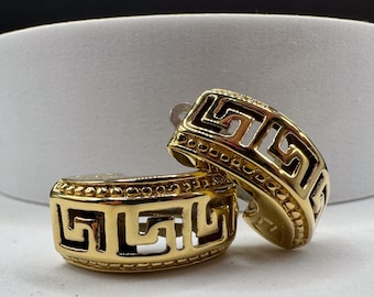 Vintage 14K Solid Yellow Gold Greek Key J-Hoop Clip-On Earrings, 3.1g Signed JT Meander