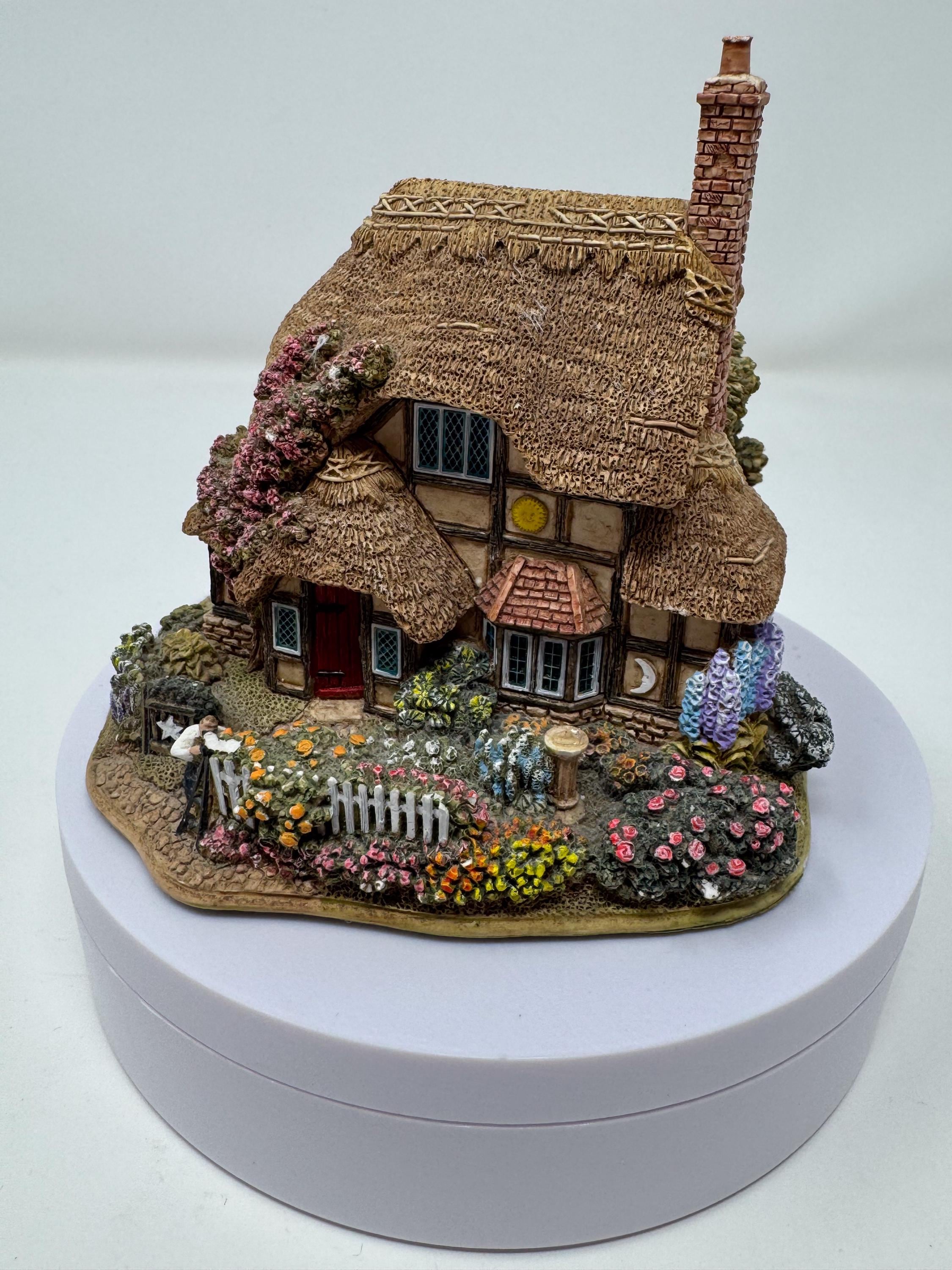 Lilliput Lane Stargazer's Cottage, Millennium Edition, Handmade