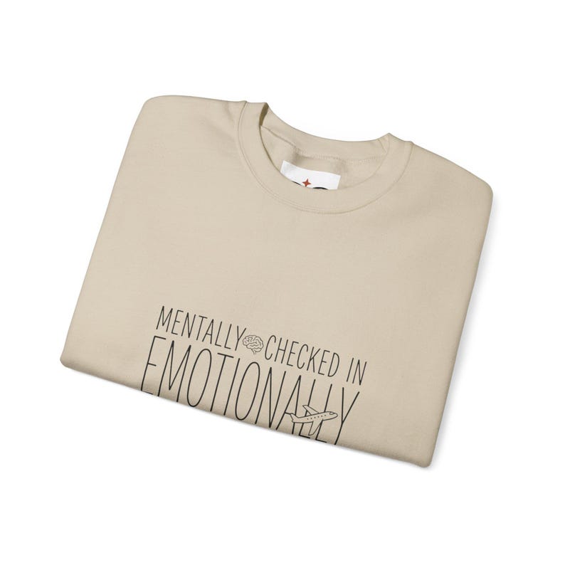 Sweater met ronde hals in vliegtuigmodus | Geestelijke gezondheid Humor, angstig maar functionerend, retro golvende minimalistische afbeelding afbeelding 5