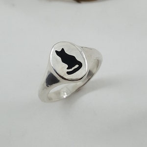 Black Cat Ring in Sterling Silver, Silver Cat Ring, Cat Silhouette Ring, Black Cat Enamel Ring, Silver Cat Signet Ring, Cat jewelry,