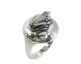 Toadstool Ring in Sterling Silver, Silver Toad Ring, Frog Ring, woodland jewelry, silver frog jewelry, silver mushroom ring, nature jewelry