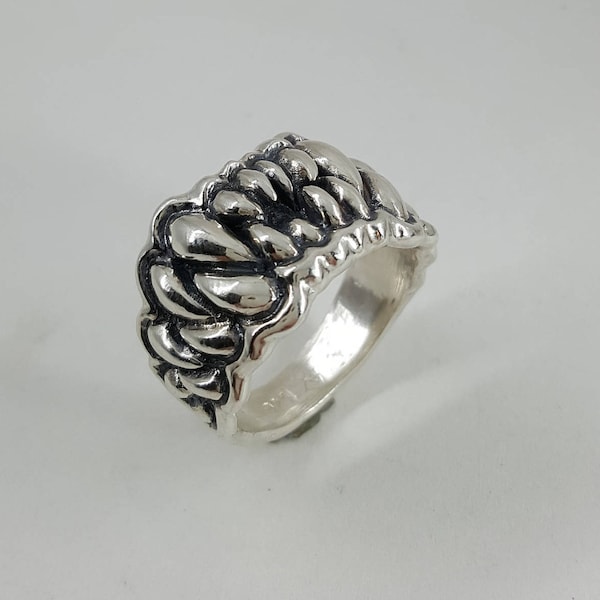 Anillo de dientes gruñendo en plata de ley, anillo de colmillos de plata hecho a mano, anillo de hombre lobo, joyería de monstruos