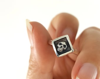 Bague tête de mort faite main en argent sterling, mini bague tête de mort en argent foncé, bijoux Momento mori