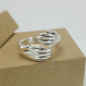 Umarmungsring in Sterlingsilber, Silber umarmt Ring, umarmt Hände Ring, Hände Silber, Silber Versprechen Ring, einzigartige Silberring, free hugs Schmuck