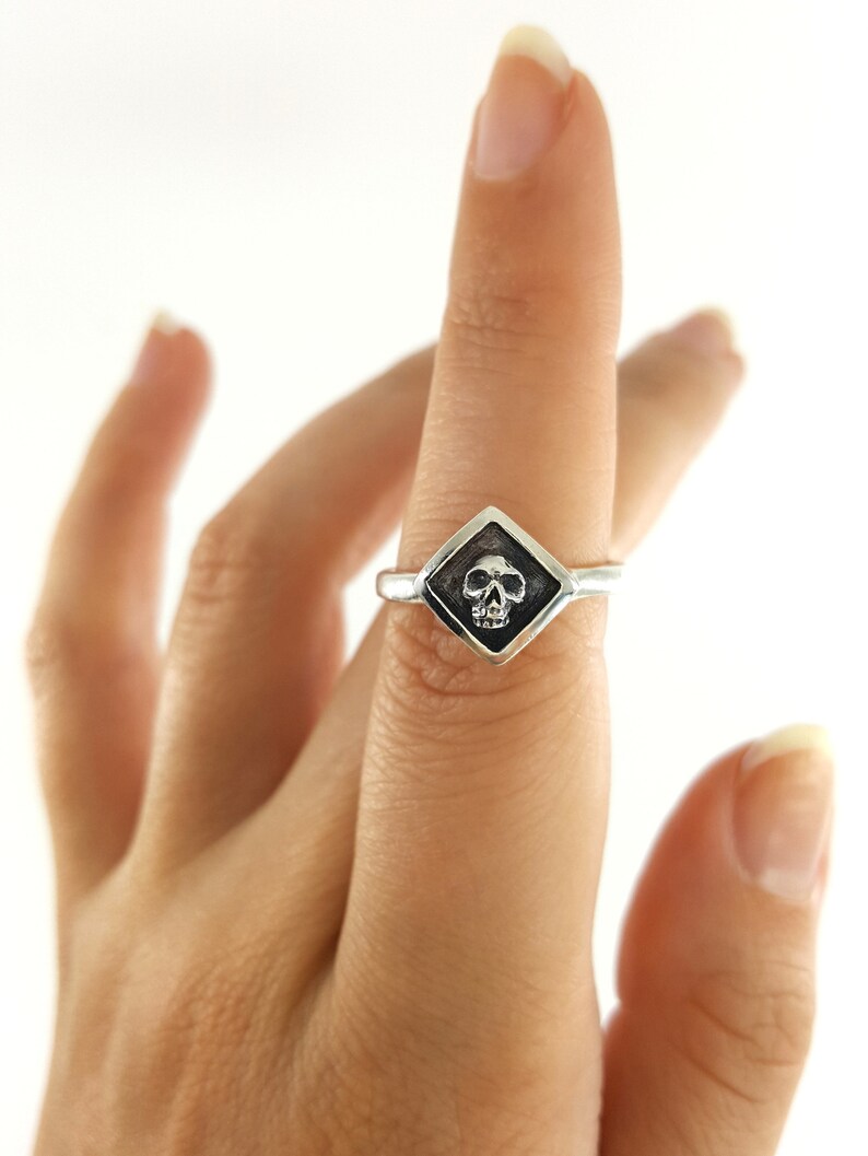 stackable thin band skull ring with diamond shape