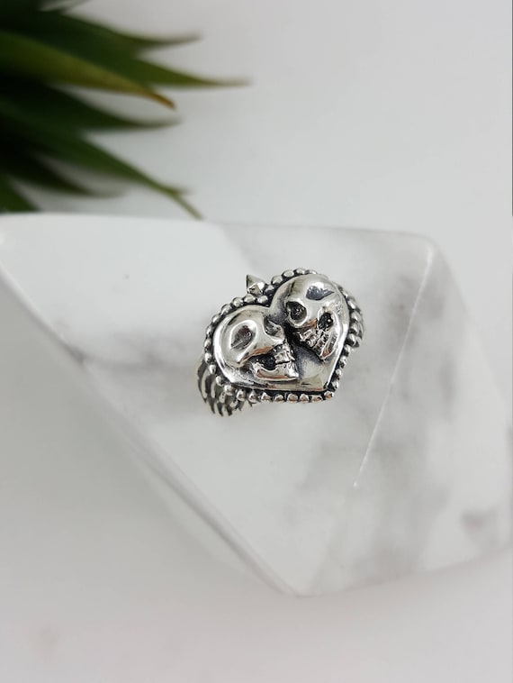 Skull heart ring discount