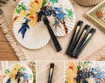 Abanico plegable vintage con estampado floral en acuarela / Mango oscuro, ideal para decoración veraniega.
