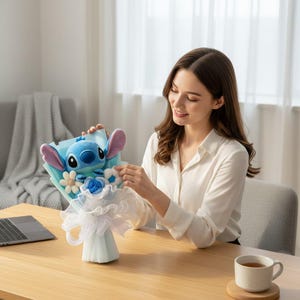 Peluche bleue au point bleu avec coeur au crochet, cadeau de fleurs farcies kawaii image 4