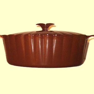 Vintage Technique 6 Qt Chocolate Brown Enamel Oval Cast Iron Dutch Oven Roasting Pan with Ribbed Lid and Handles