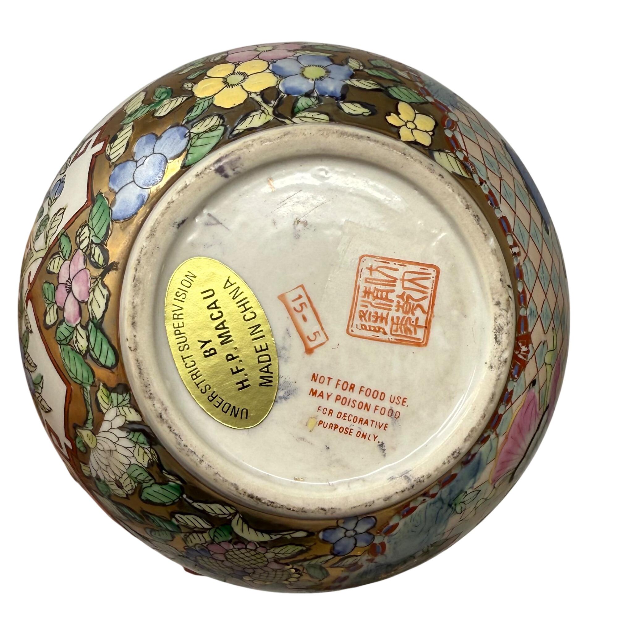 20世紀半ばの中国の芸者と戦士のフィギュア付き壺（マルチカラー、6.5