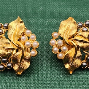 Vintage Margot Townsend Gold Tone Faux Pearl Leaf Cluster Clip Earrings Signed, Clip On, Clip-on Earrings, Vintage Earrings, Statement