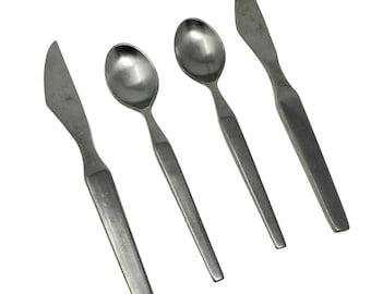 Vintage Nobility Stainless Flatware STANLEY ROBERTS 2 Dinner Knives 2 Teaspoons