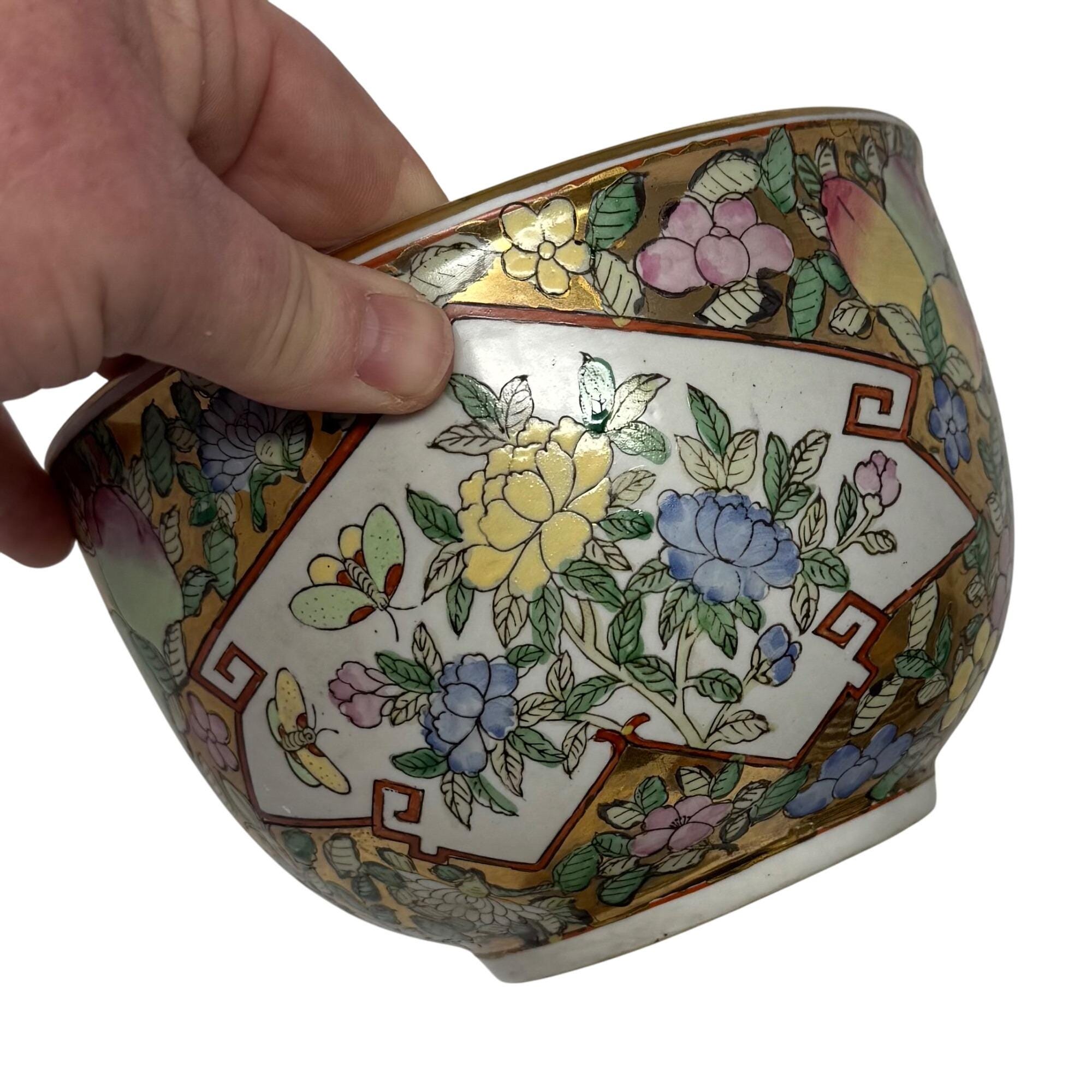 20世紀半ばの中国の芸者と戦士のフィギュア付き壺（マルチカラー、6.5