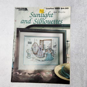 Ulotka z wzorem krzyżykowym „Sunlight and Silhouettes” autorstwa Pauli Vaughn, broszura, książka 36 nr 980 Leisure Arts, Victorian Dresses Dress Cottagecore