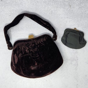 Vintage 1950er Jahre Garay Brown (Burgunder Unterton) Abendtasche aus Samt und Messing mit Geldbörse, Kleine Vintage-Handtasche