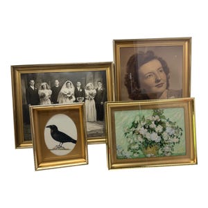 Juego de 4 marcos de fotos ovalados y rectangulares de latón vintage con paspartú insertado, estilo caja de sombra.