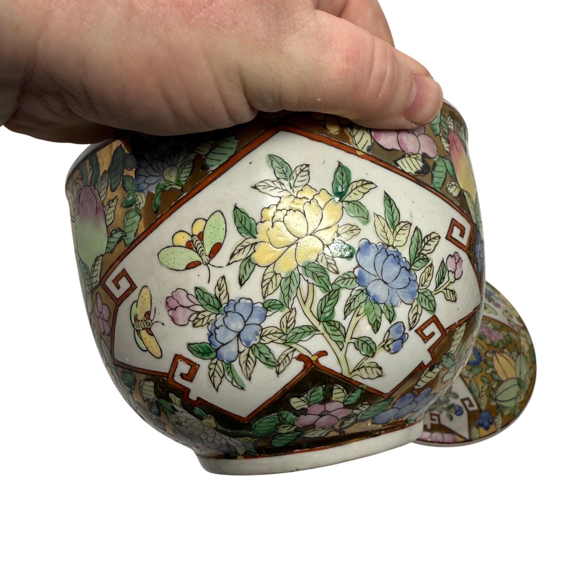 20世紀半ばの中国の芸者と戦士のフィギュア付き壺（マルチカラー、6.5