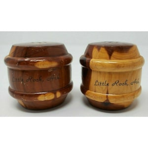 Vintage LITTLE ROCK ARKANSAS Keg Barrel Motif Wood Souvenir Salt Pepper Shakers