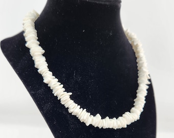 Vintage 18" 90s Puka Shell Chip Choker Necklace, Y2K, Trendy, Hawaiian Shell, Surfer, Seashell Jewelry, Beach Necklace, Surfer, Hawaiian