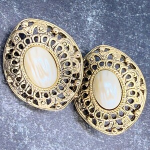 Estate Jewelry Vintage AVON Large 1980s Elegant Gold Tone Filigree Clip Earrings, Clip On Earrings, Clipon, Vintage Earrings, Large Earrings