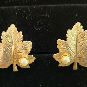 Estate Jewelry Vintage SARAH COVENTRY Elegant Gold Tone Faux Pearl Leaf Clip-on Earrings, Clipon Earrings, Vintage Earrings, Large Earrings